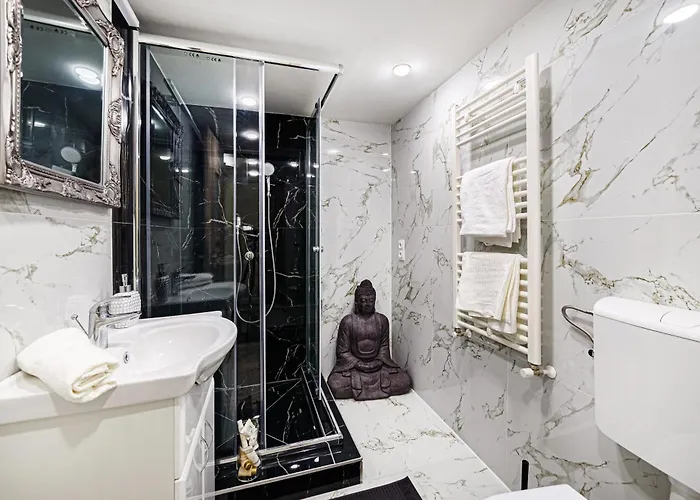 One-Bedroom King Suite